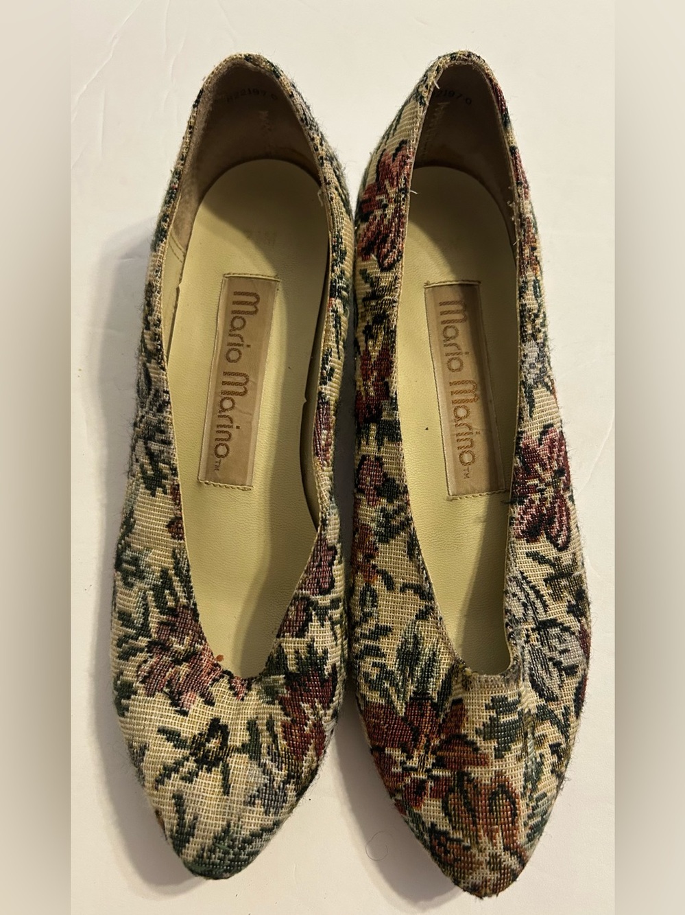 Vintage Floral Tapestry Pointed-Toe Flats — Beige with Green & Burgundy size 7.5